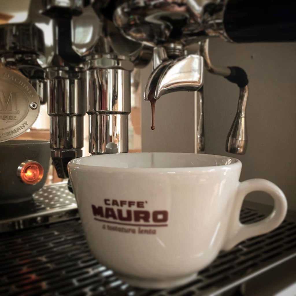 Brewing a cappuccino with my ECM Technika